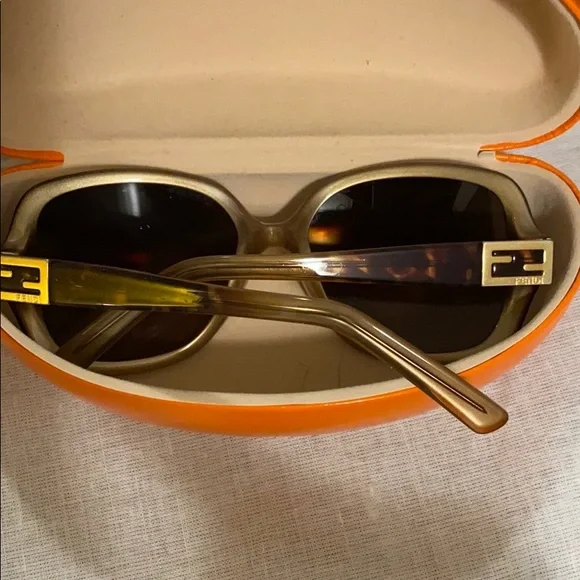 GREAT CONDITION FENDI SUNGLASSES Excellent condition FENDI FF0149 cat-eye sunglasses in black  main image 3